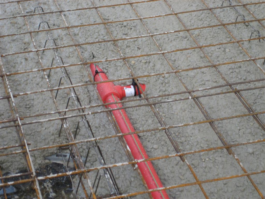 aquatherm_red_pipe_embedded_in_concrete